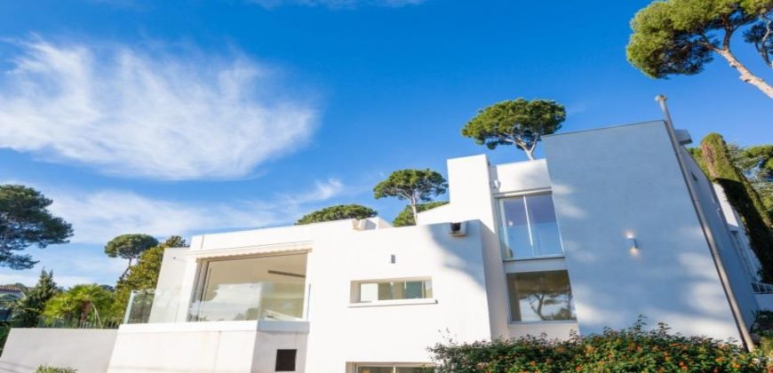 Дизайнерская вилла в Антибе — продажа