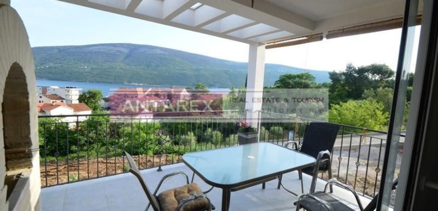 Апартаменты в Дженовичах, Черногория, 80 м2