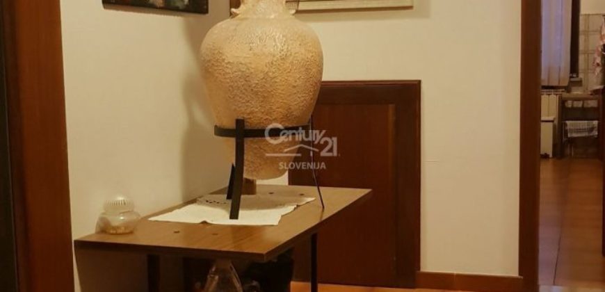 Доходный дом в Портороже, Словения, 480 м2