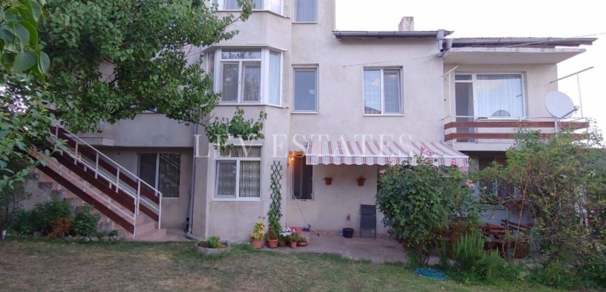Дом Черни-Врых, Болгария, 361 м2