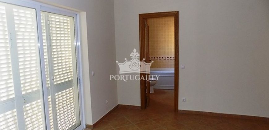 Дом в Албуфейре, Португалия, 289 м2