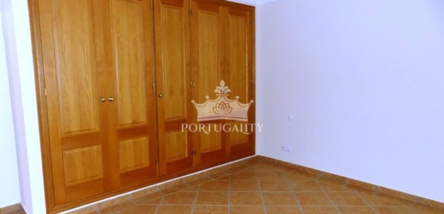 Дом в Албуфейре, Португалия, 289 м2