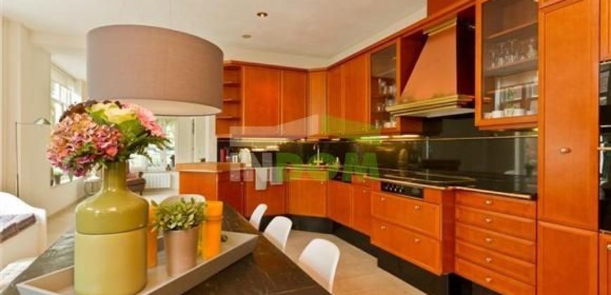 Дом в Амстердаме, Нидерланды, 210 м2