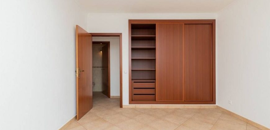 Дом в Лагуше, Португалия, 259 м2