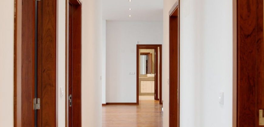 Дом в Лиссабоне, Португалия, 408 м2