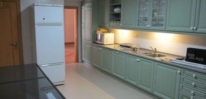 Дом в Сетубале, Португалия, 352 м2
