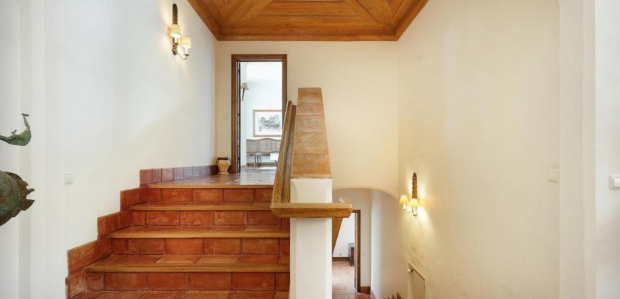 Ферма в Синтре, Португалия, 944 м2