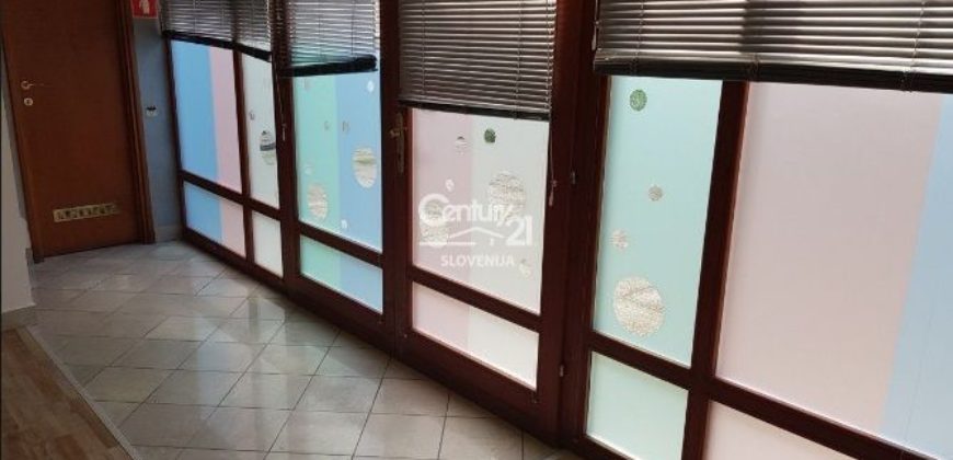 Кафе, ресторан в Копере, Словения, 64 м2