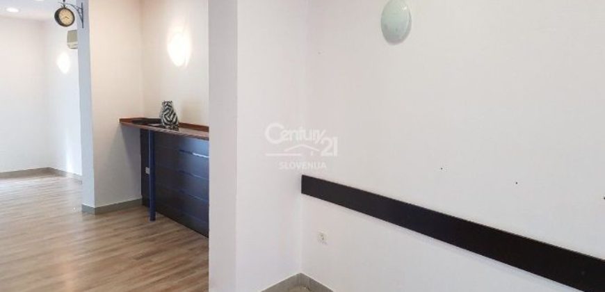 Кафе, ресторан в Копере, Словения, 64 м2