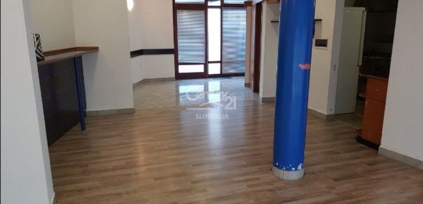Кафе, ресторан в Копере, Словения, 64 м2