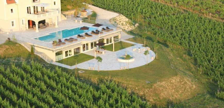 Коммерческая недвижимость Monoszló, Венгрия, 2437 м2