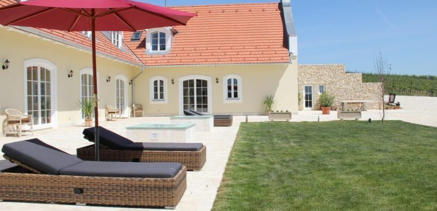 Коммерческая недвижимость Monoszló, Венгрия, 2437 м2
