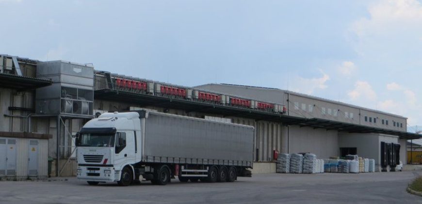 Коммерческая недвижимость в Сежане, Словения, 7472 м2
