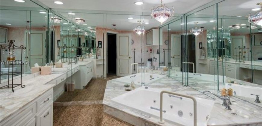 Квартира в Майами, США, 235 м2