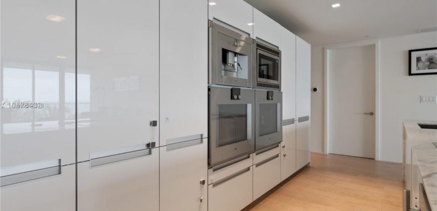 Квартира в Майами, США, 260 м2