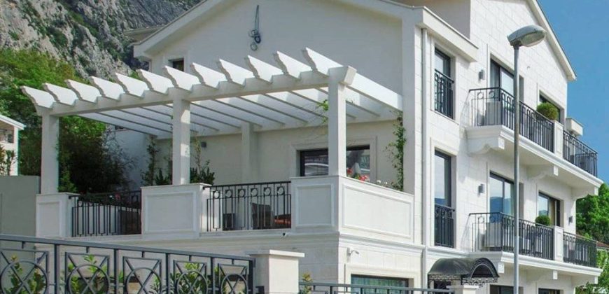 Отель, гостиница в Доброте, Черногория, 420 м2