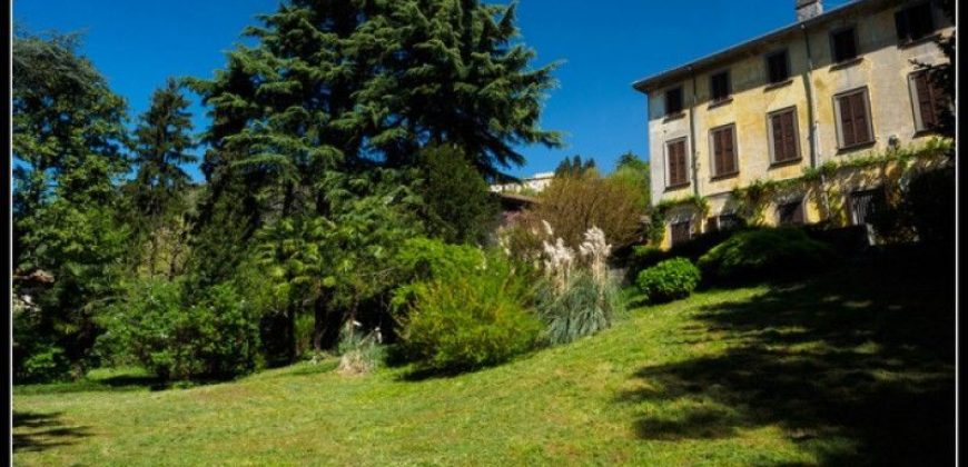 Вилла в Бергамо, Италия, 2300 м2