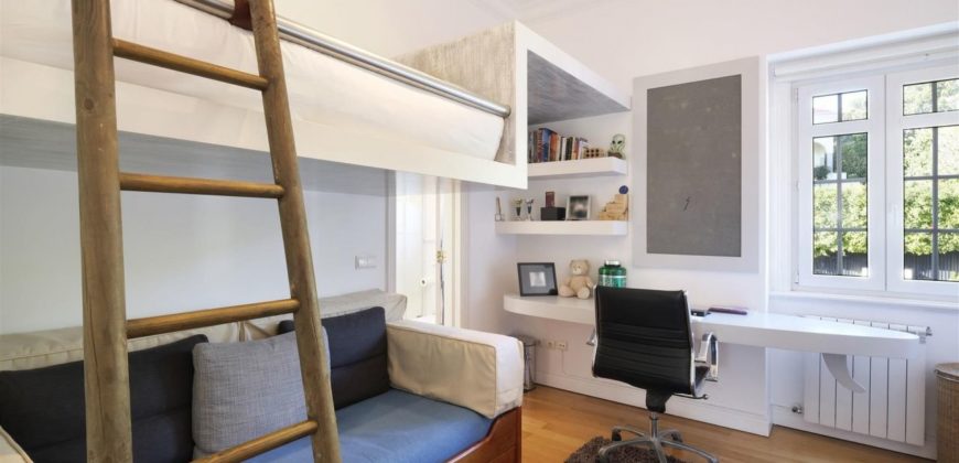 Вилла в Эшториле, Португалия, 380 м2