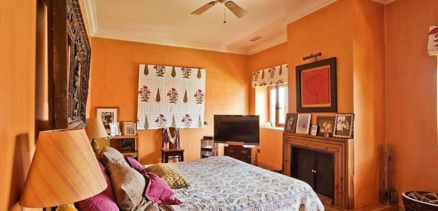Вилла в Эшториле, Португалия, 736 м2