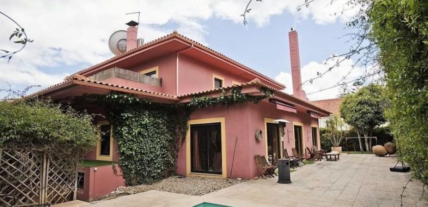 Вилла в Эшториле, Португалия, 736 м2