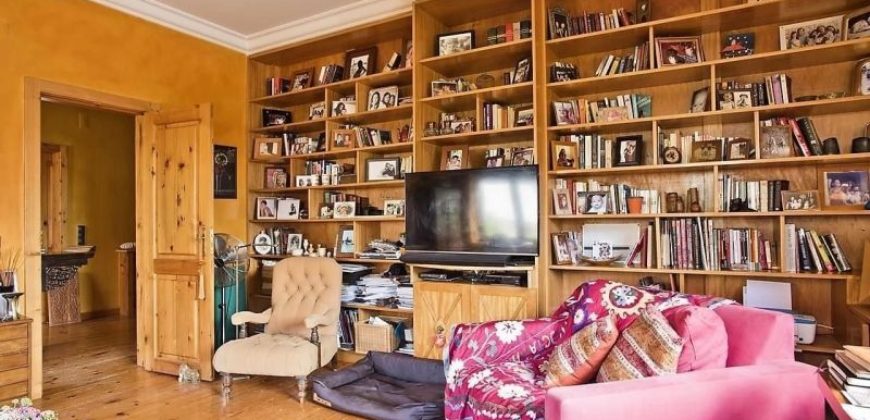 Вилла в Эшториле, Португалия, 736 м2