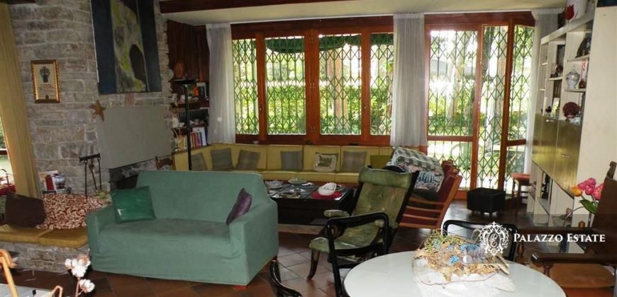 Вилла в Форте деи Марми, Италия, 310 м2