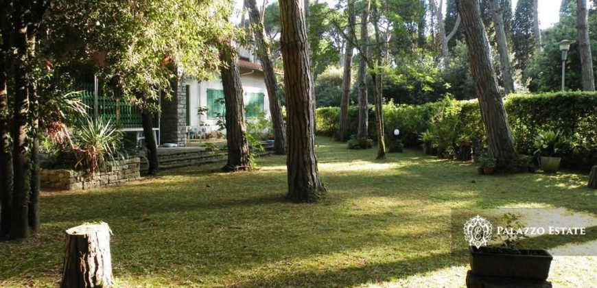 Вилла в Форте деи Марми, Италия, 310 м2