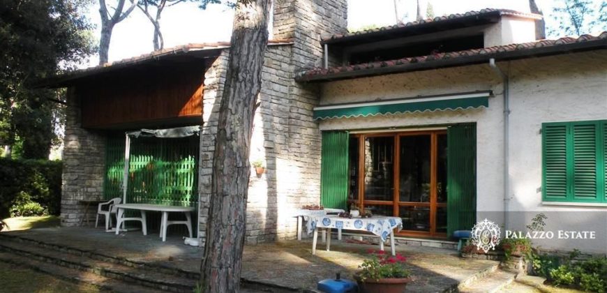 Вилла в Форте деи Марми, Италия, 310 м2