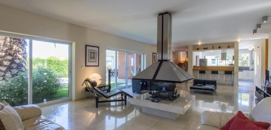 Вилла в Кашкайше, Португалия, 835 м2