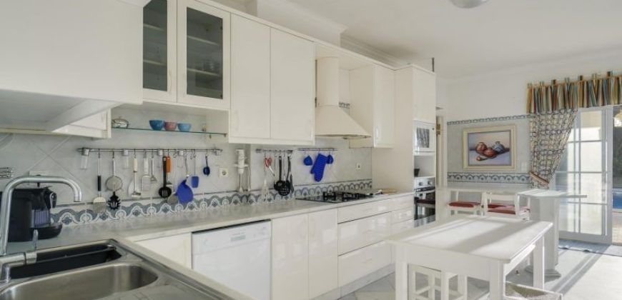 Вилла в Синтре, Португалия, 2280 м2